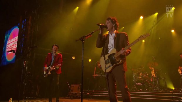 Bernard Fanning (Powderfinger) and Paul Dempsey (Something For Kate) opened the 9pm show with a six-song set.