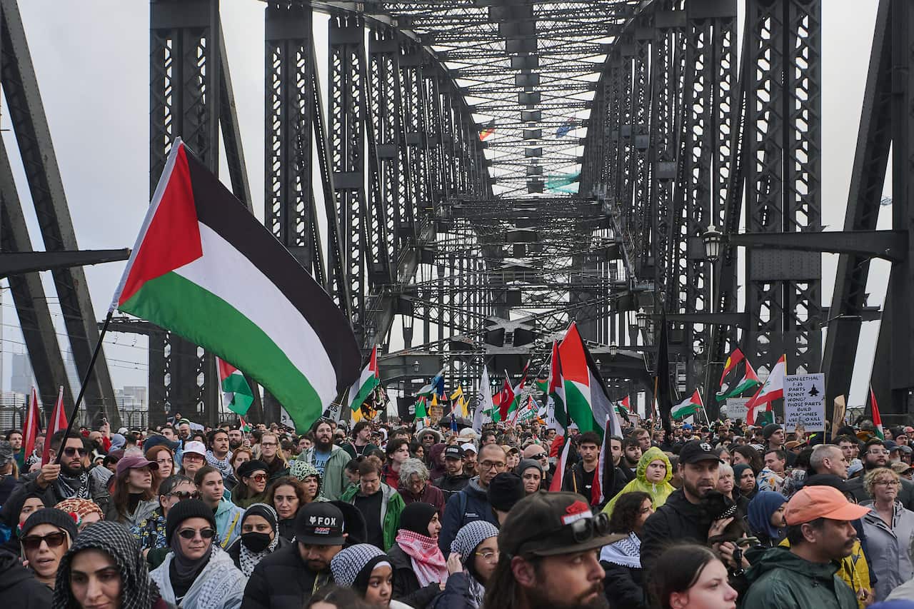 PRO PALESTINE SYDNEY HARBOUR BRIDGE MARCH