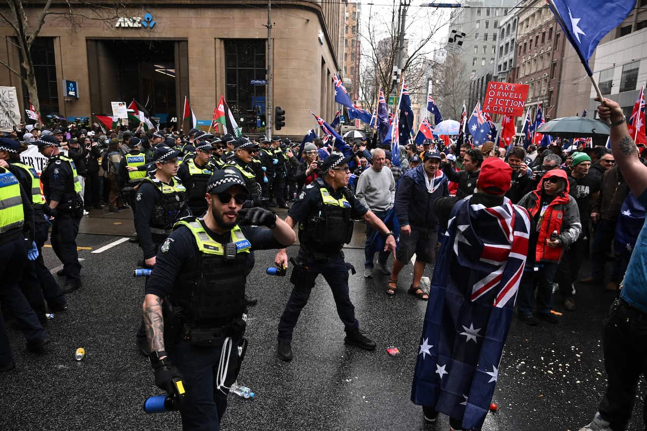 Protesters and police on.an intersection.