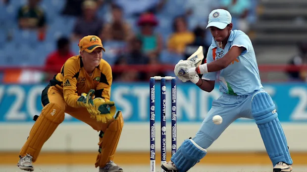 Alyssa Healy playing against India in 2010.