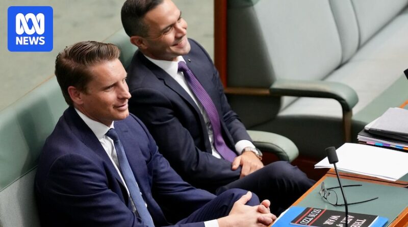 Andrew Hastie reads Art of War, Pauline Hanson returns