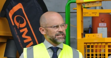 Qld announces inquiry into federal environment law as it chases fossil fuel goals in Taroom Trough Qld announces inquiry into federal environment law as it chases fossil fuel goals in Taroom Trough