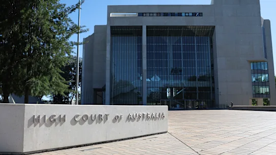 The Victorian government faces a High Court challenge to its fundraising laws despite a last-minute bid to amend the laws.