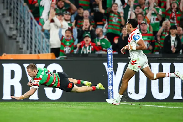 Matt Dufty scores for the Rabbitohs.