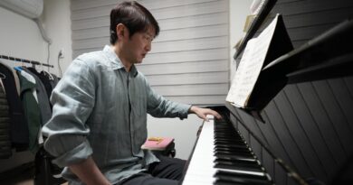 After a paralyzing stroke, a South Korean pianist recreates himself as a one-handed performer