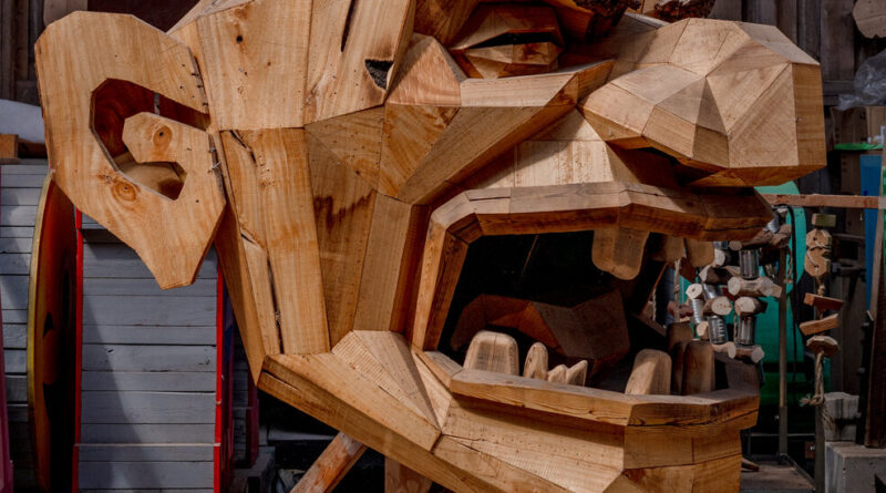 He’s Trolling Your Trash, and Turning It Into Art