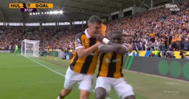 Hull stun United with perfect set-piece Hull stun United with perfect set-piece