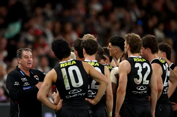 A serious-looking Ross Lyon speaks to the St Kilda players.