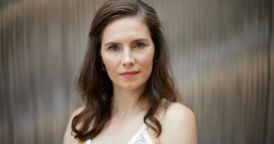 Amanda Knox defends comedy show at festival as honoring murdered former roommate