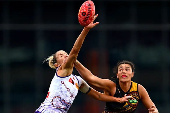 Fremantle triumphed over Richmond by 25 points in the first double-header on Sunday. 
