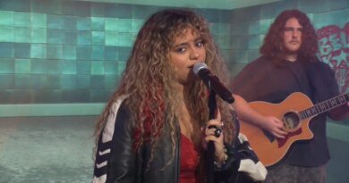 Saturday Sessions: Bella Kay performs “iloveitiloveitiloveit”