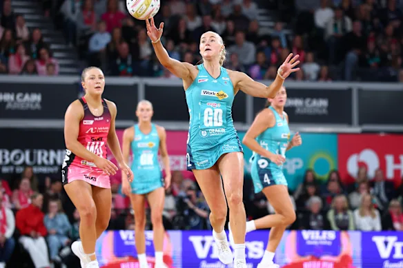 Vixens defender Jo Western reaches for the ball last season.